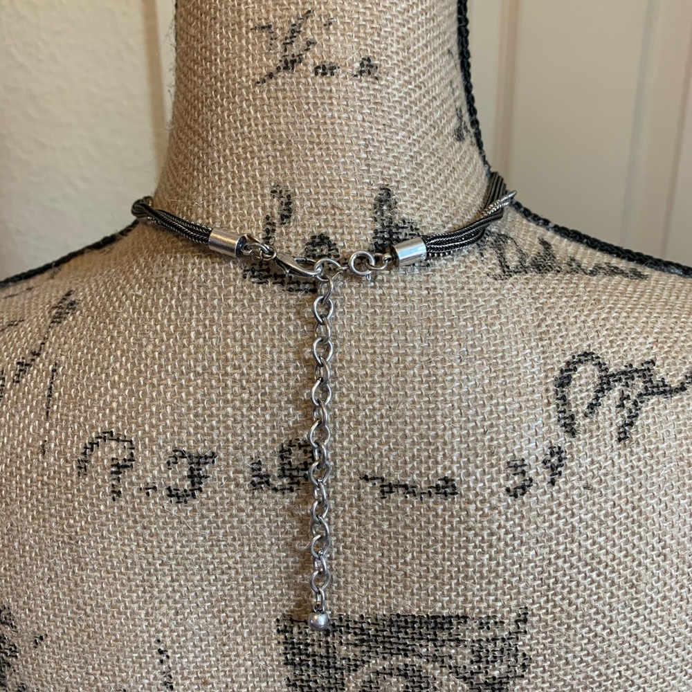 Premier Designs Necklace with Medallion - Picture 4 of 6